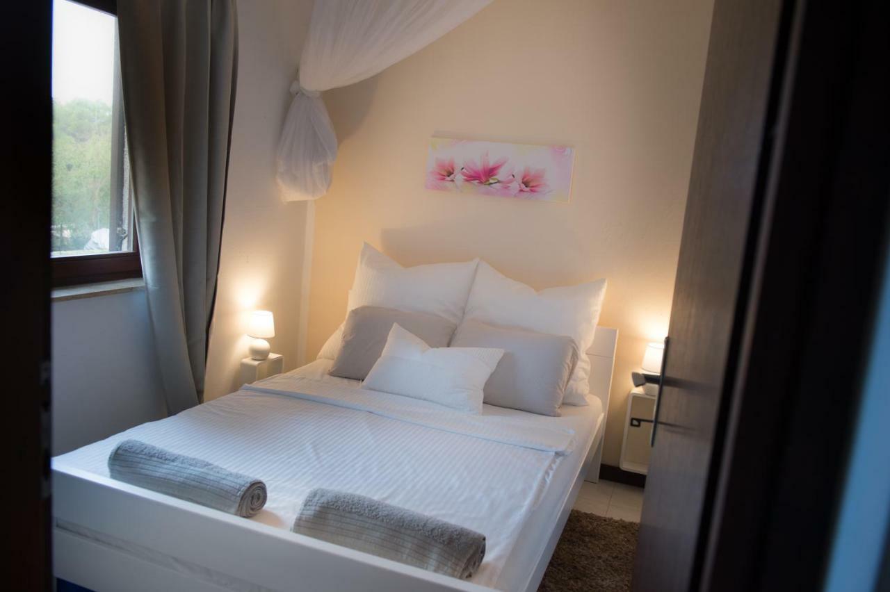 Apartmen Relax 200 M T Beach Apartment Rovinj Exterior photo
