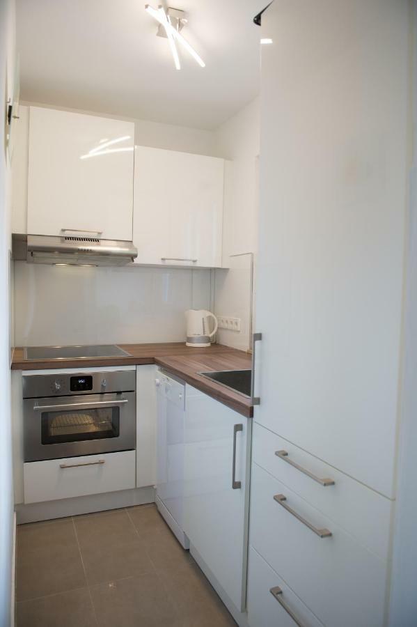Apartmen Relax 200 M T Beach Apartment Rovinj Exterior photo