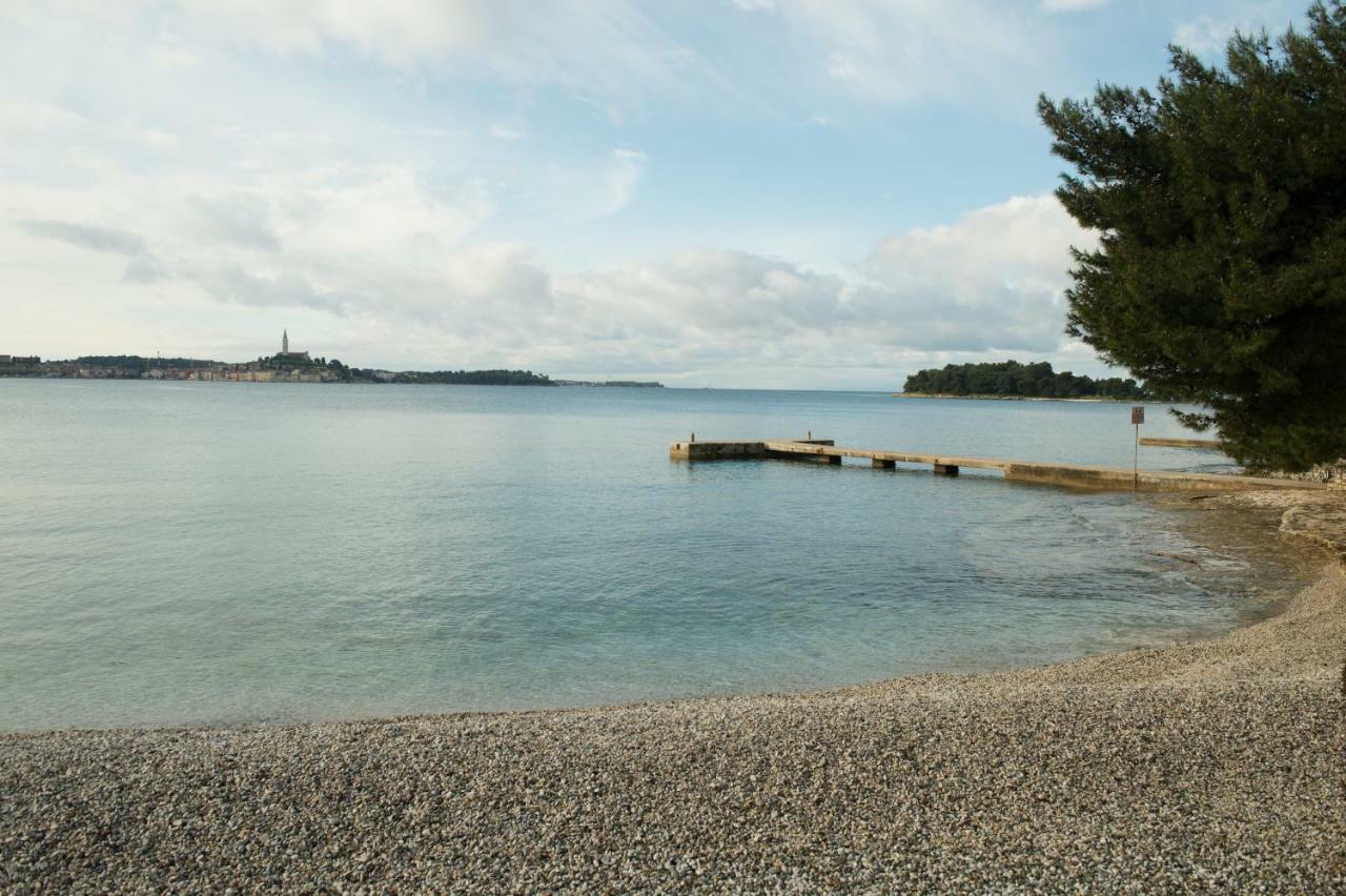 Apartmen Relax 200 M T Beach Apartment Rovinj Exterior photo