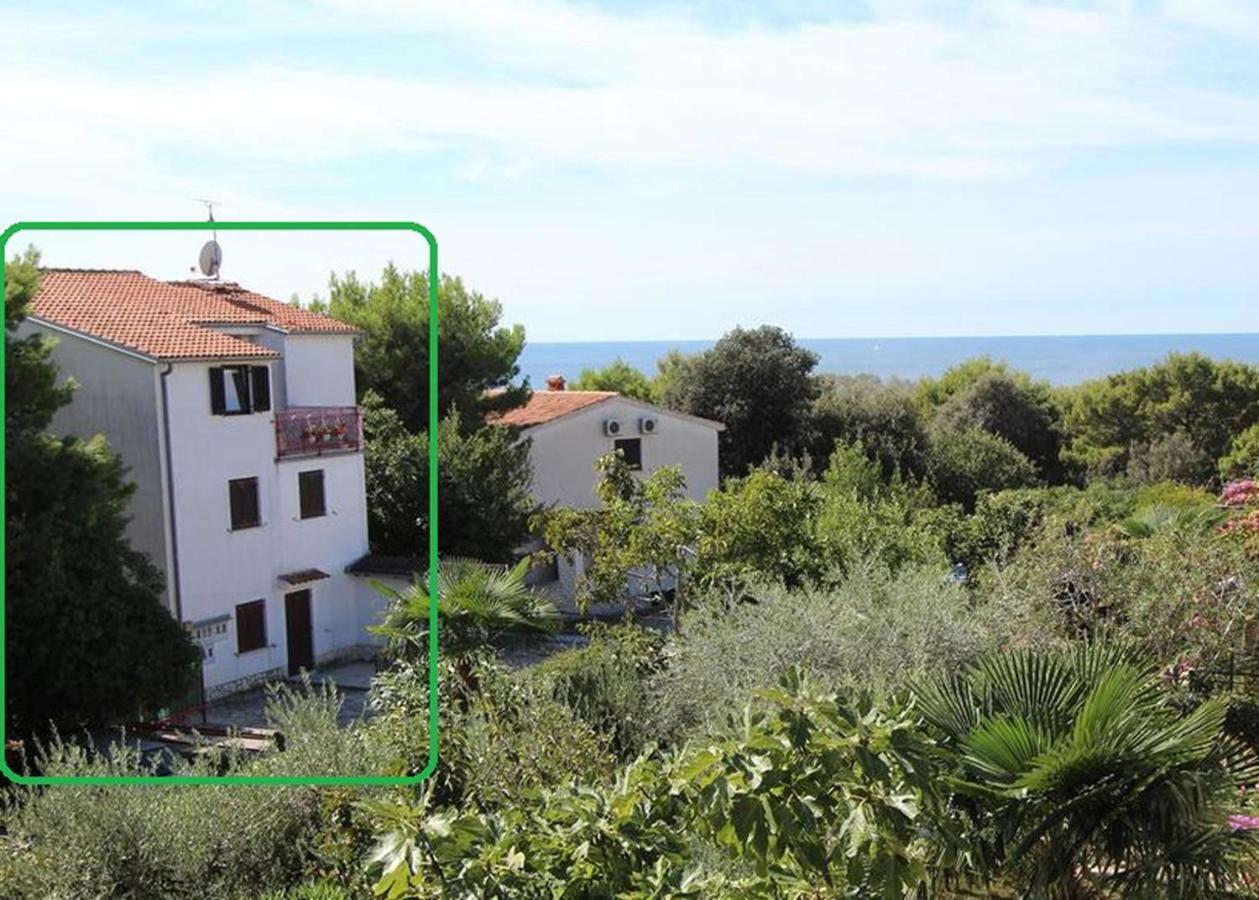 Apartmen Relax 200 M T Beach Apartment Rovinj Exterior photo