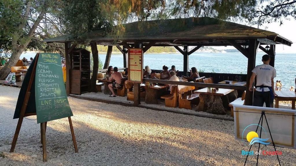 Apartmen Relax 200 M T Beach Apartment Rovinj Exterior photo