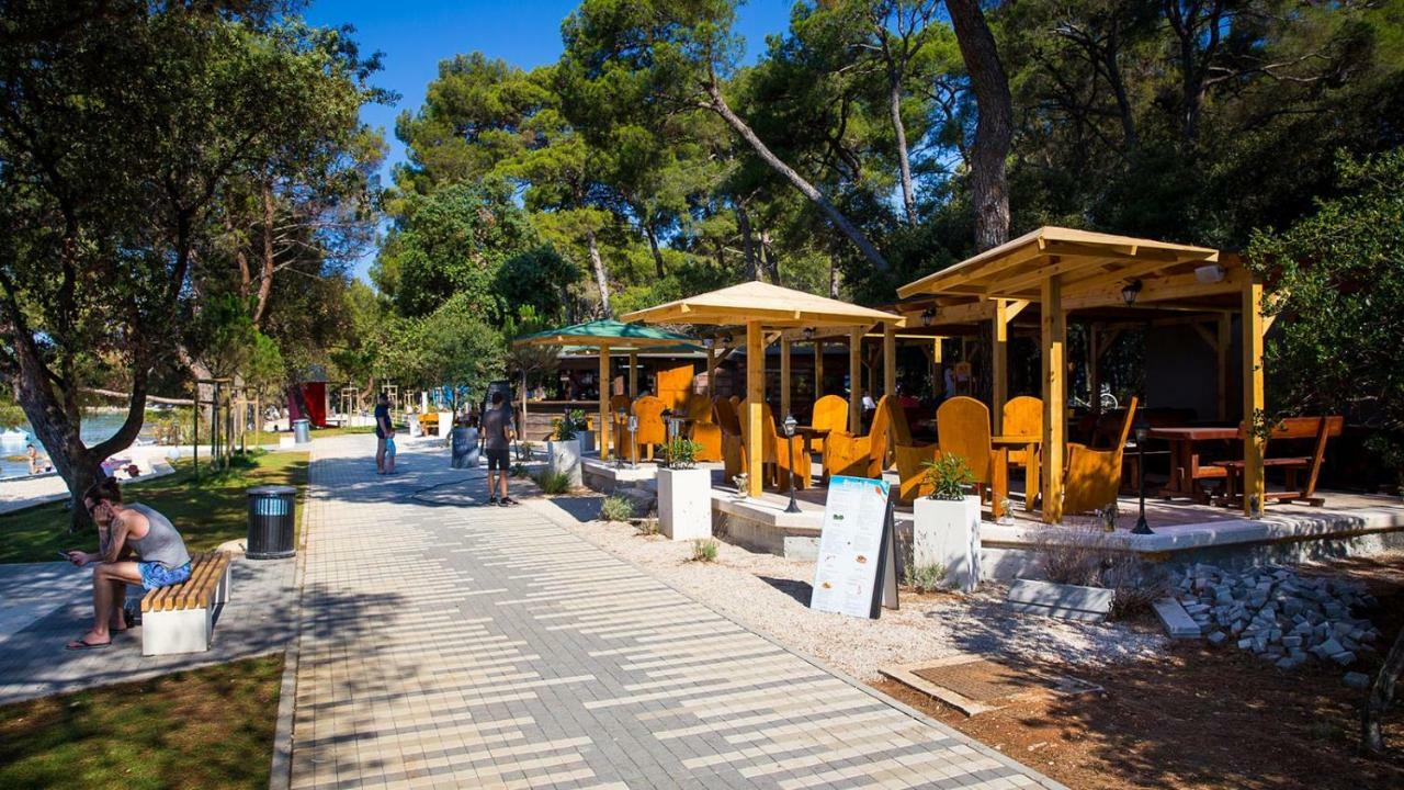 Apartmen Relax 200 M T Beach Apartment Rovinj Exterior photo
