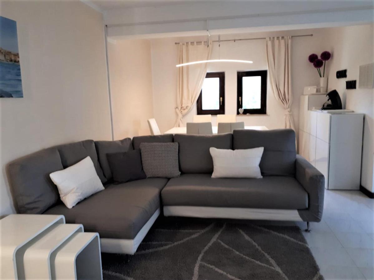 Apartmen Relax 200 M T Beach Apartment Rovinj Exterior photo
