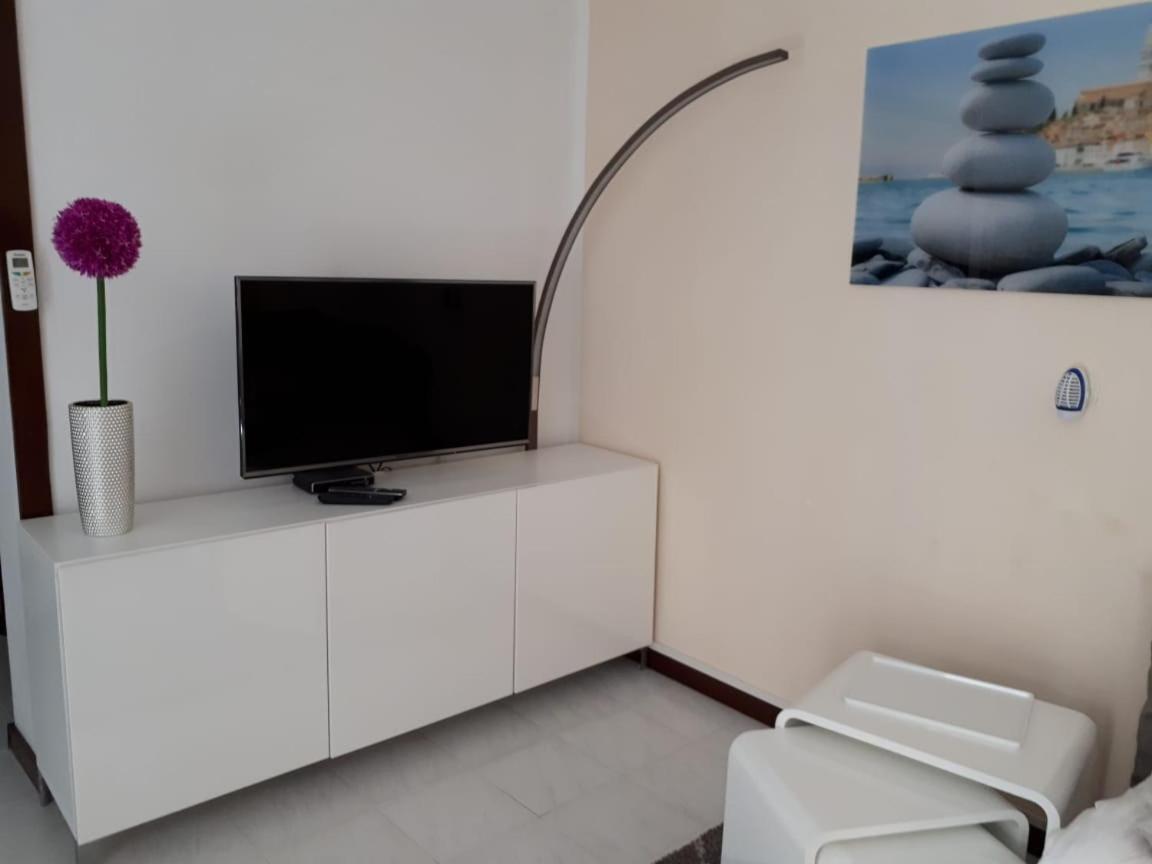 Apartmen Relax 200 M T Beach Apartment Rovinj Exterior photo